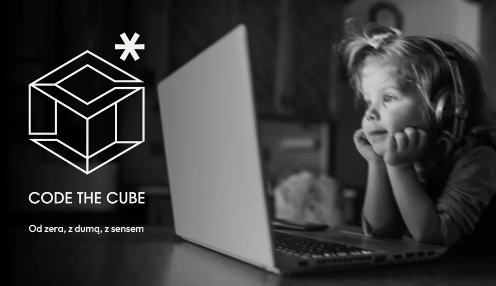 Początki w branży kreatynwnej. Absolwentka Akademii Projektowania Klaudia Kiszko tworzy projekt graficzny w programie Adobe Illustrator – praktyczna nauka grafiki komputerowej, pracy kreatywnej i designu użytkowego pod okiem Weroniki Wolskiej.